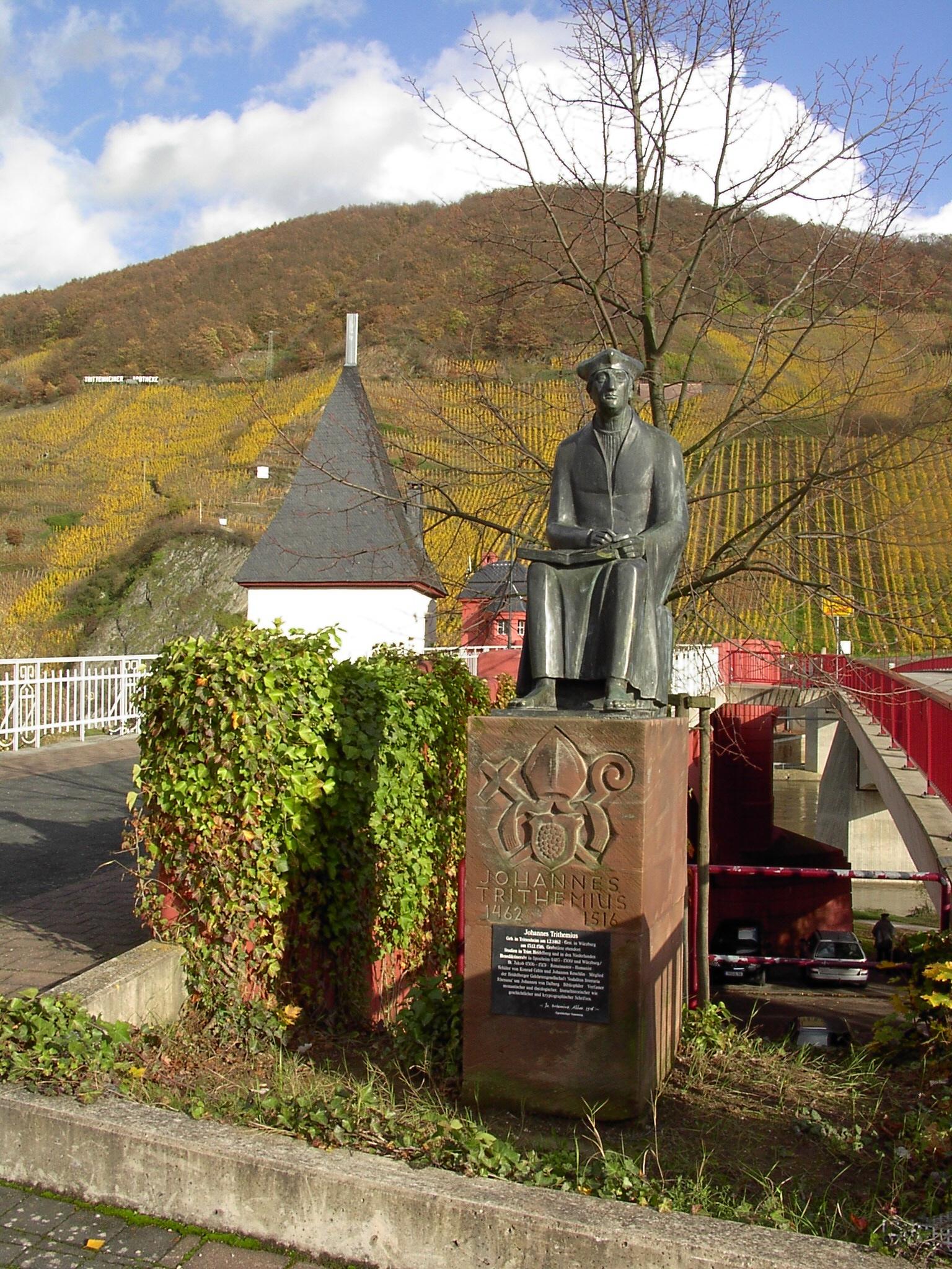 das Standbild des Johannes Trithemius