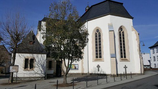 die Katholische Pfarrkirche St. Johannes der Täufer in Adenau