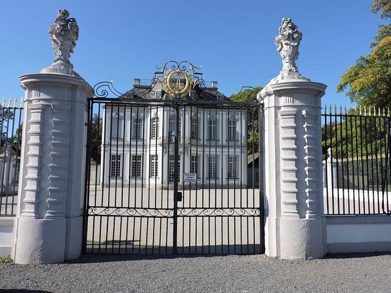 das Schloss Falkenlust