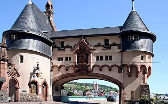 das Brückentor